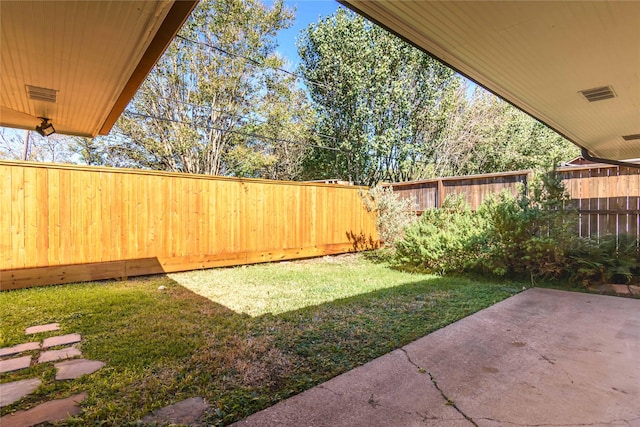 view of yard featuring a patio area