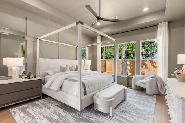 bedroom featuring ceiling fan, visible vents, wood finished floors, and recessed lighting