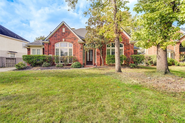 view of front of home featuring a front lawn