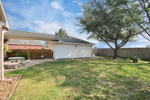 view of yard featuring a patio area