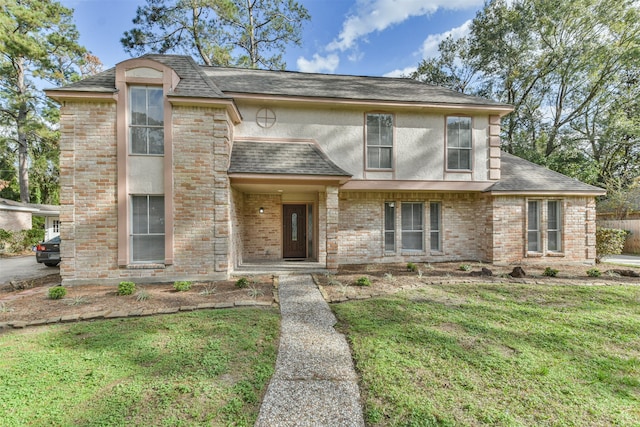 view of front of house featuring a front lawn