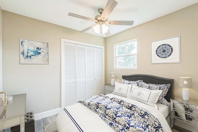 bedroom with hardwood / wood-style floors, ceiling fan, and a closet