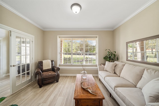 living room featuring light hardwood / wood-style floors, plenty of natural light, and crown molding