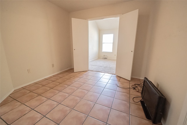 spare room featuring light tile patterned flooring