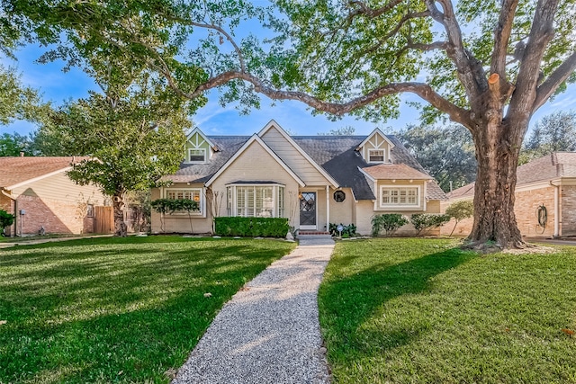 view of front of property with a front lawn