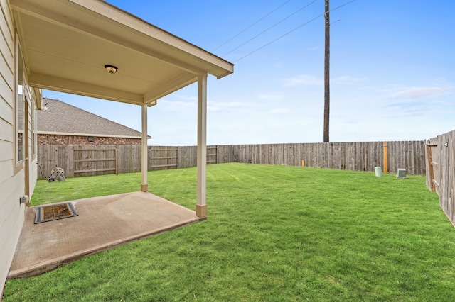 view of yard featuring a patio area