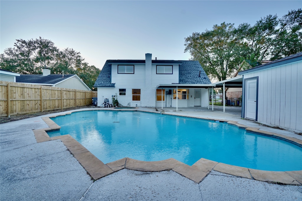 view of swimming pool featuring a patio