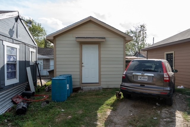 view of outbuilding