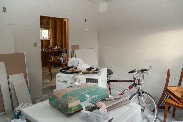 miscellaneous room featuring concrete flooring and washing machine and clothes dryer