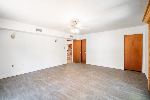 unfurnished room with light wood-type flooring and ceiling fan