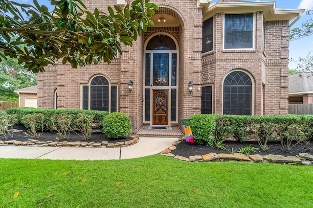 property entrance featuring a lawn