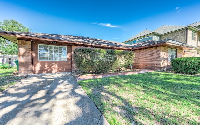 view of front of property with a front yard