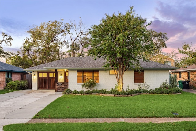 view of front of home featuring a yard