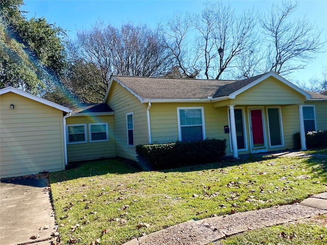 single story home with a front yard