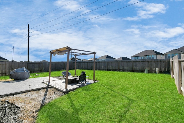 view of yard featuring a patio