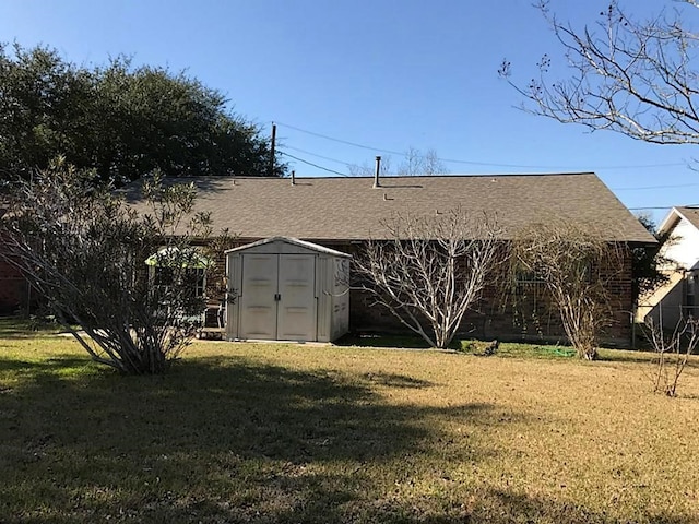 view of outdoor structure with a yard