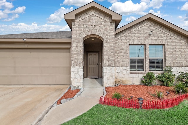 view of front of house with a garage