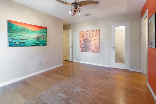 empty room featuring light hardwood / wood-style floors and ceiling fan