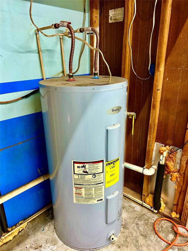 8766 Beauxart Garden Rd, Beaumont, TX 77705 - utilities with water heater