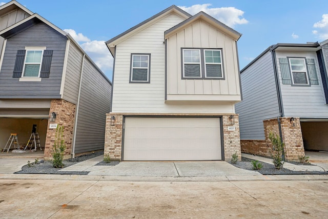 view of front facade featuring a garage