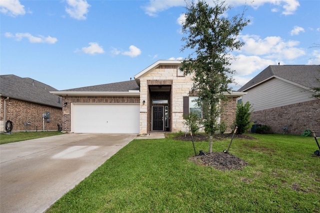 view of front of home featuring a garage and a front yard