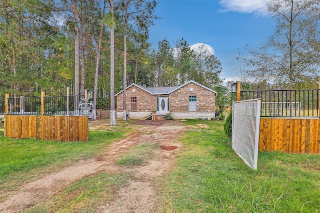 view of front facade featuring a front yard