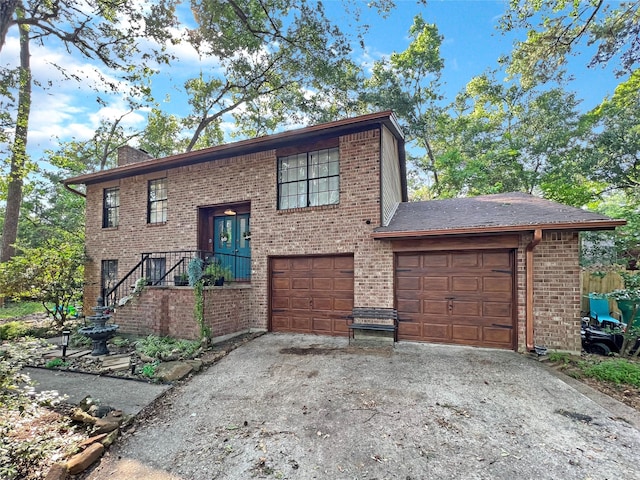 view of front facade featuring a garage