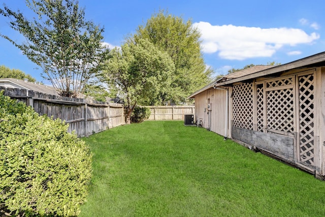 view of yard featuring central AC unit