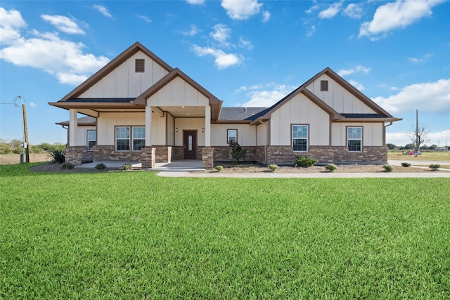 craftsman house with a front lawn