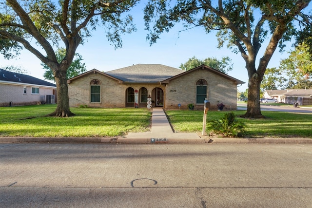 ranch-style house featuring a front lawn