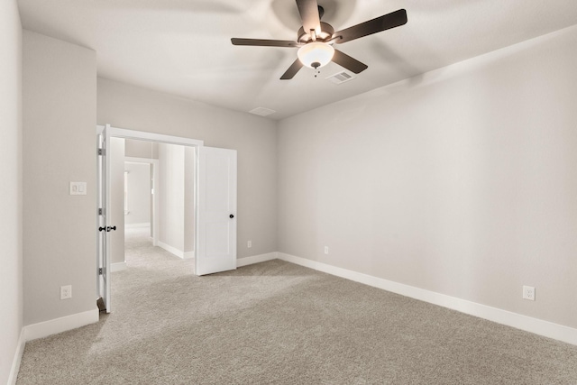 carpeted empty room featuring ceiling fan