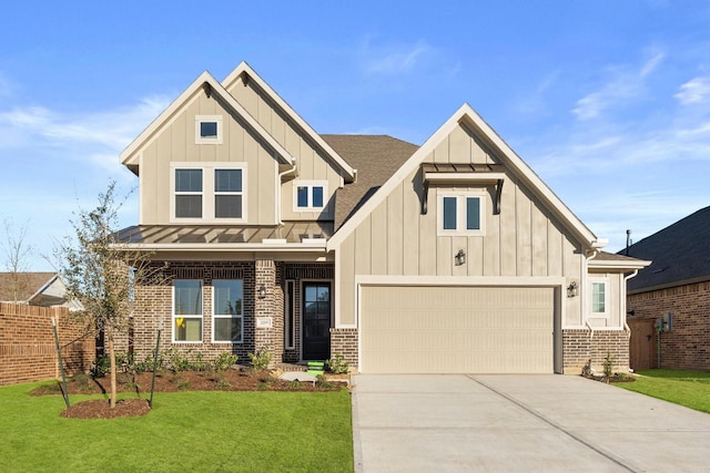 craftsman house featuring a front yard