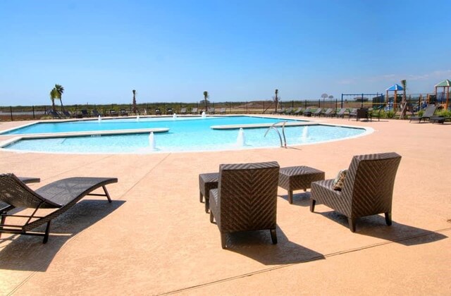 3332 Camp Hulen Dr, Palacios, TX 77465 - photo 8