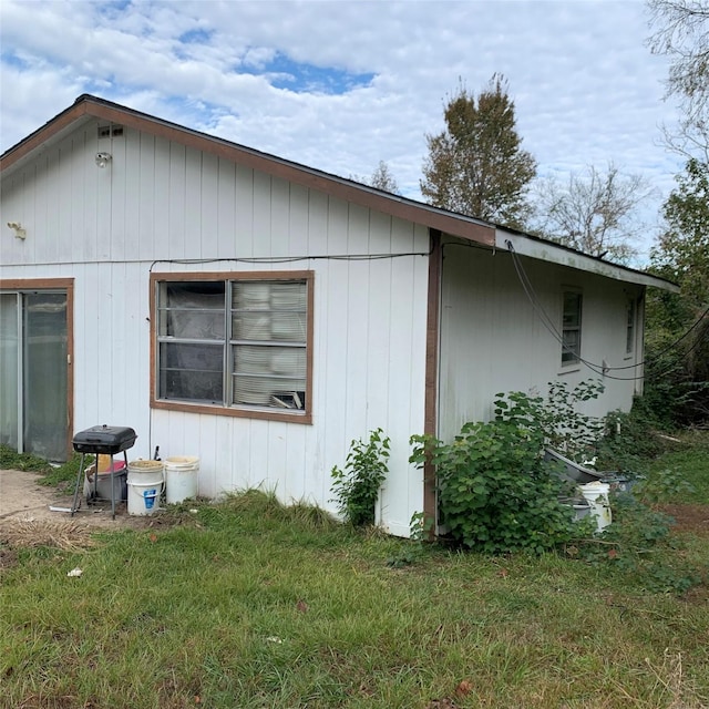 view of side of property with a lawn