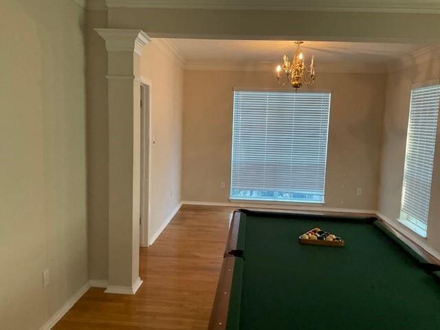 game room with crown molding, hardwood / wood-style floors, a chandelier, and pool table