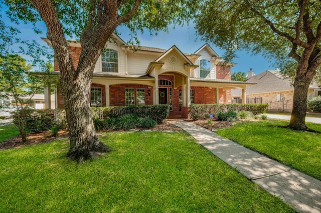 view of front of house featuring a front lawn