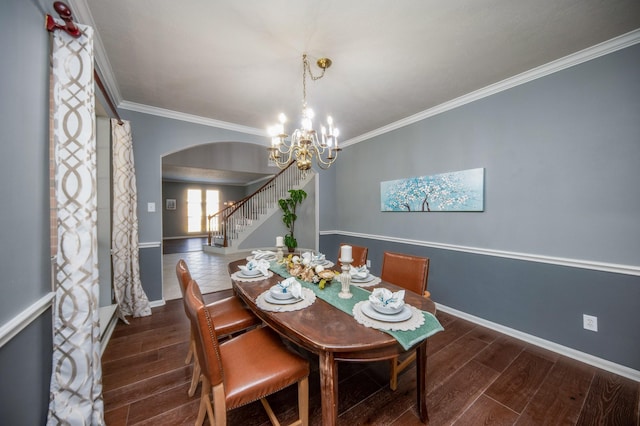 dining room with ornamental molding, dark hardwood / wood-style floors, and a notable chandelier