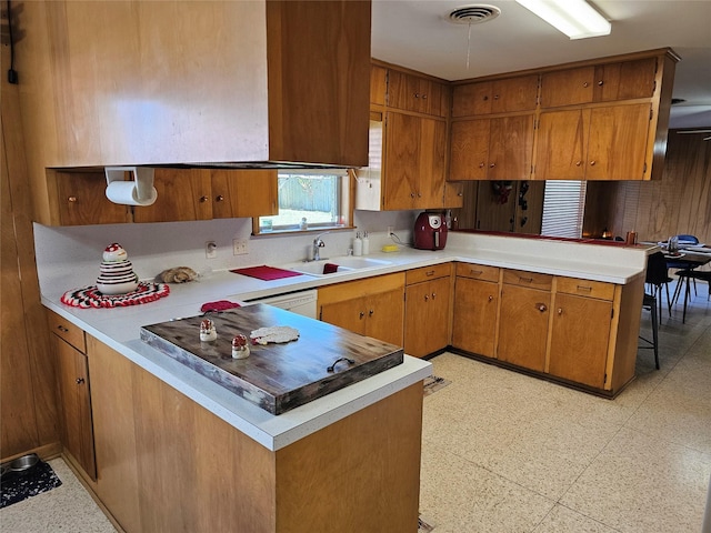 kitchen with light countertops, visible vents, a peninsula, and light floors