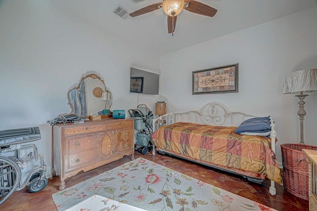 bedroom with ceiling fan