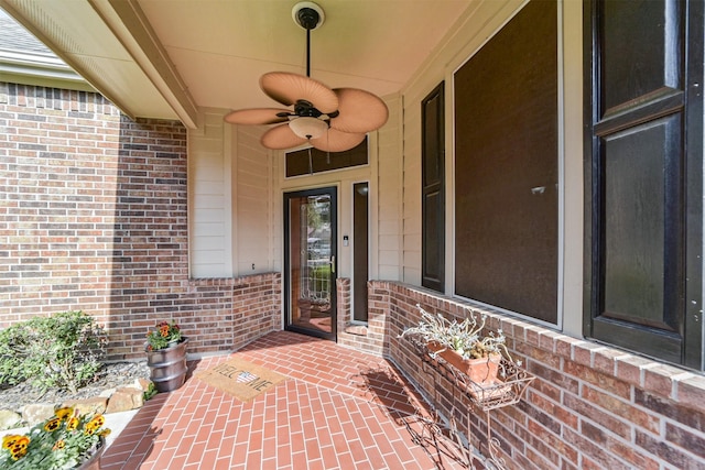 property entrance featuring ceiling fan