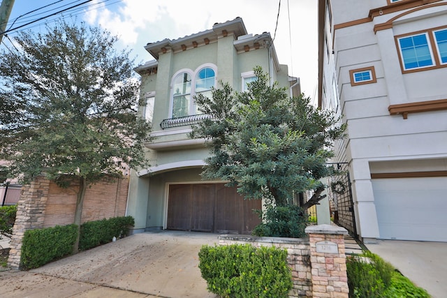 view of front of home featuring a garage