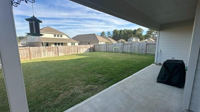 view of yard featuring a patio area