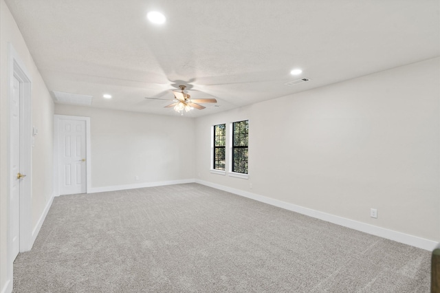 carpeted empty room featuring ceiling fan