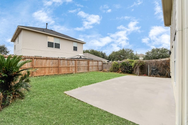 view of yard with a patio area