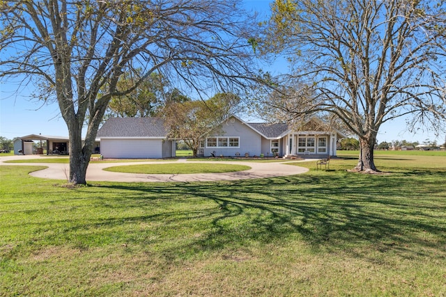 single story home with a front lawn