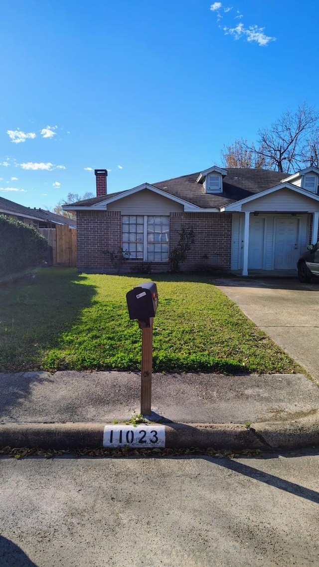 ranch-style home with a front yard