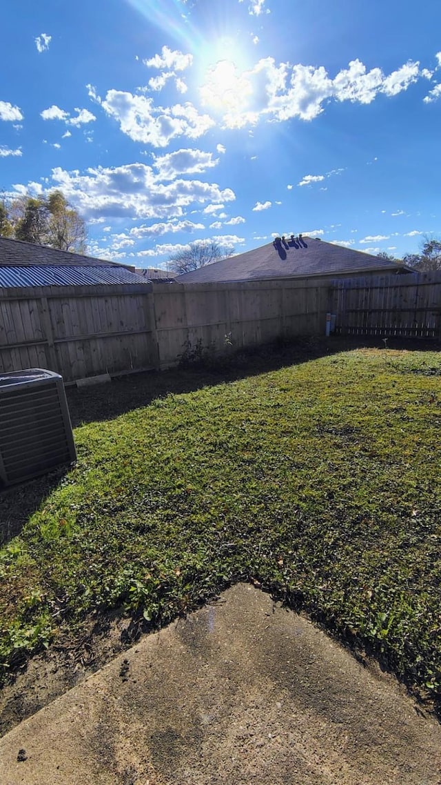 view of yard featuring cooling unit