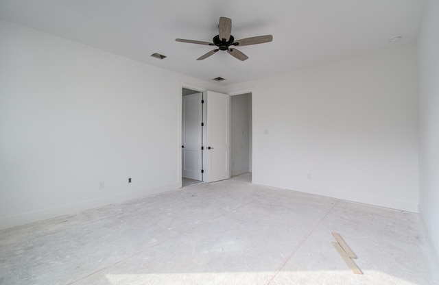 empty room featuring ceiling fan