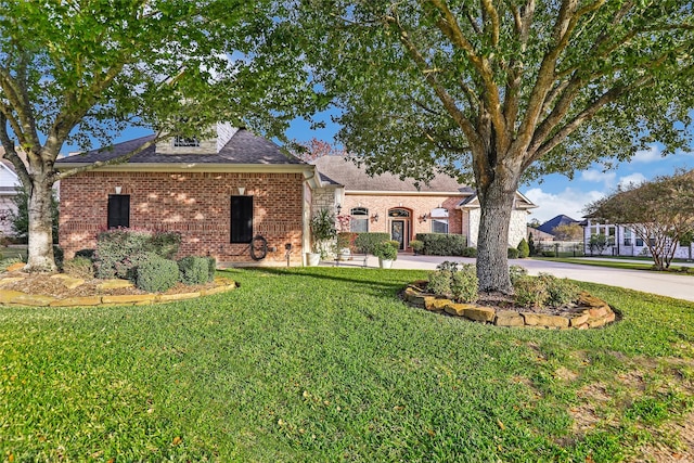 view of front of property with a front yard