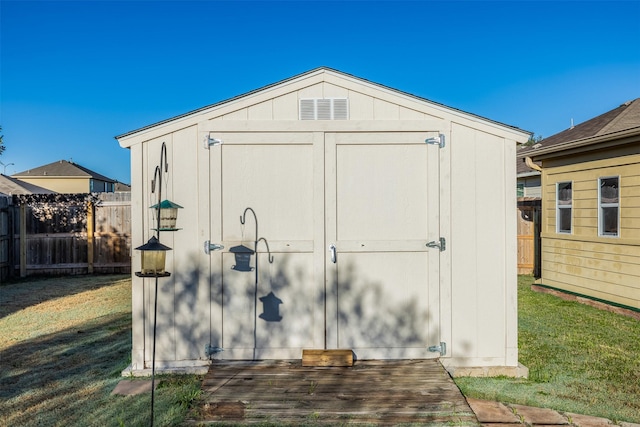 view of outdoor structure featuring a yard